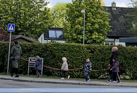 2 meter snoren for børnehaver på tur i en covid19 tid
